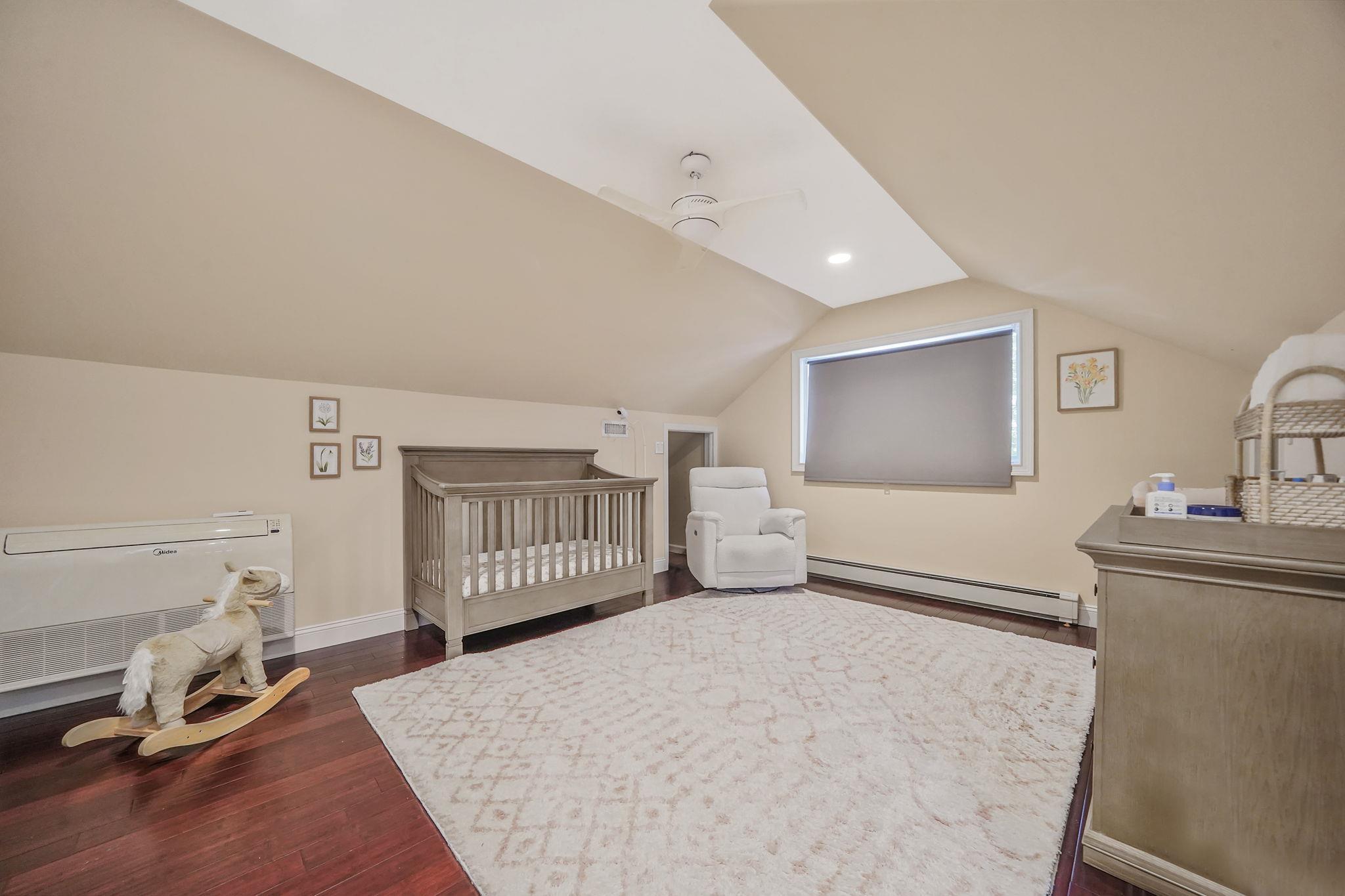 Single Family Clay Pitts  Suffolk County, NY 11740, MLS-869044-37