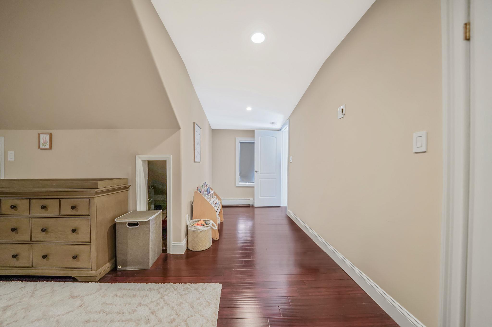 Single Family Clay Pitts  Suffolk County, NY 11740, MLS-869044-38