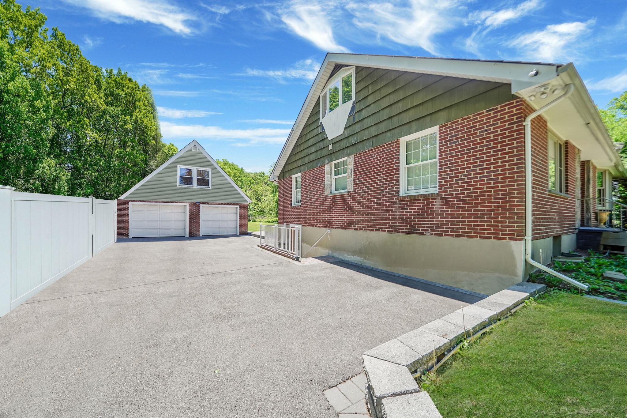 Single Family Clay Pitts  Suffolk County, NY 11740, MLS-869044-5