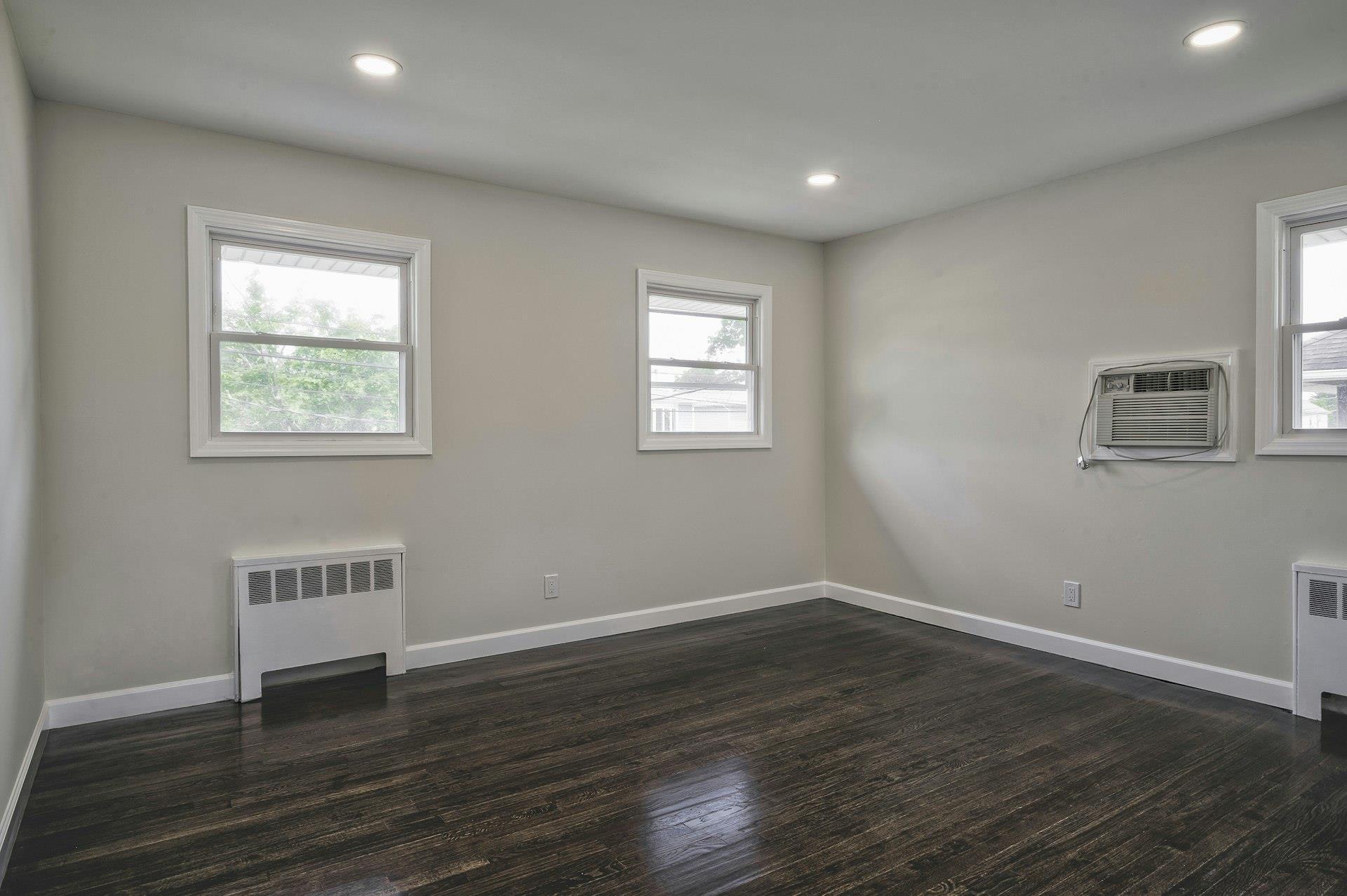 Single Family Evelyn Ave  Nassau County, NY 11554, MLS-869151-18