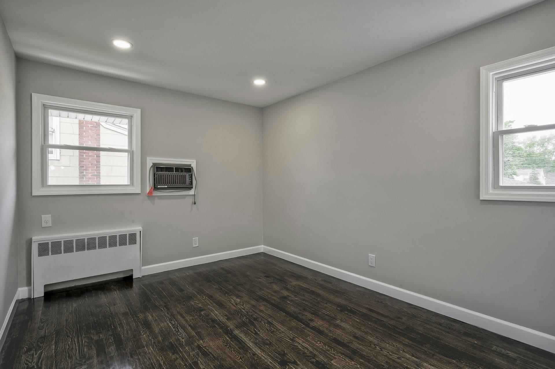 Single Family Evelyn Ave  Nassau County, NY 11554, MLS-869151-21