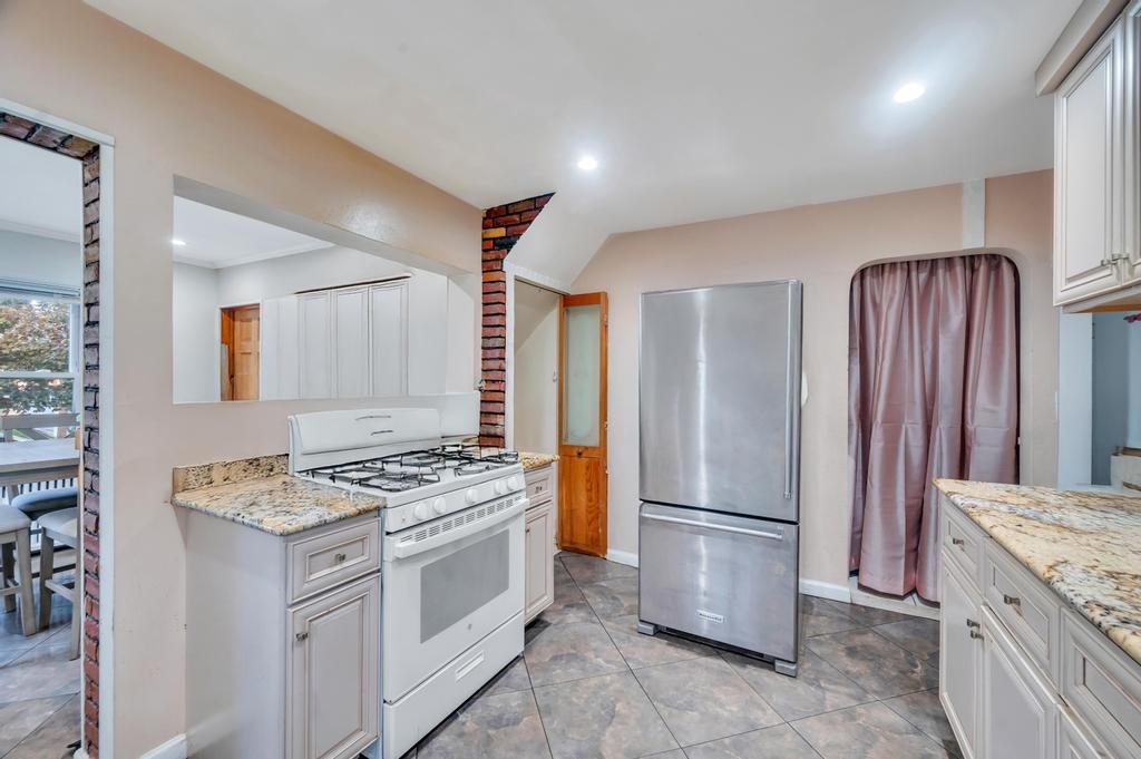 Single Family Mary  Nassau County, NY 11580, MLS-869162-13