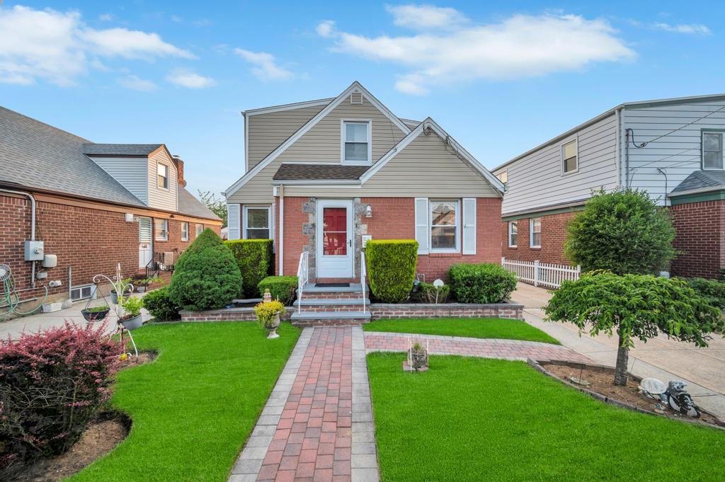 Single Family Mary  Nassau County, NY 11580, MLS-869162-3