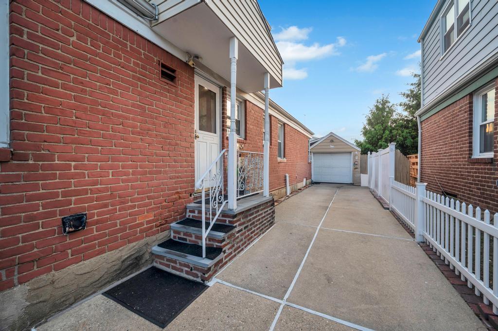 Single Family Mary  Nassau County, NY 11580, MLS-869162-5