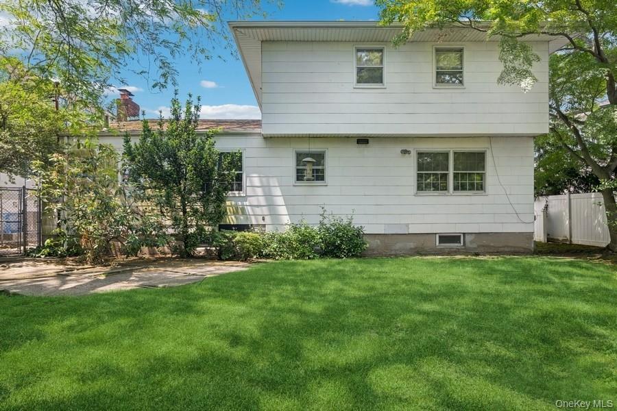 Single Family Sherwood Nassau County, NY 11581, MLS-869187-14