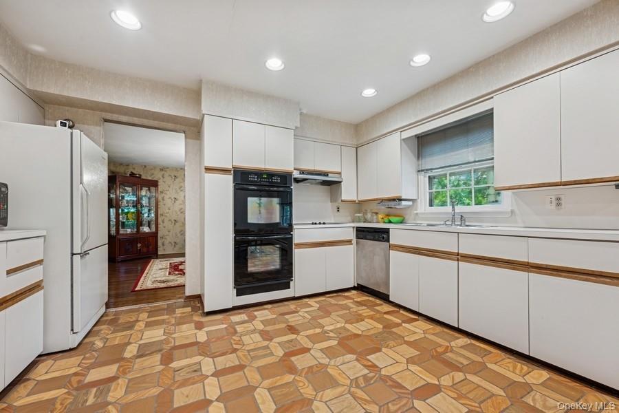 Single Family Sherwood Nassau County, NY 11581, MLS-869187-7