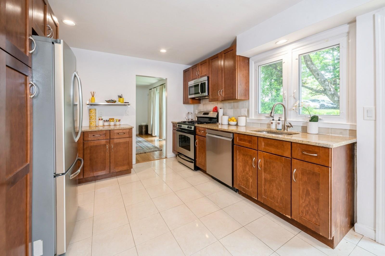 Single Family Oakland Beach  Westchester County, NY 10580, MLS-869206-10