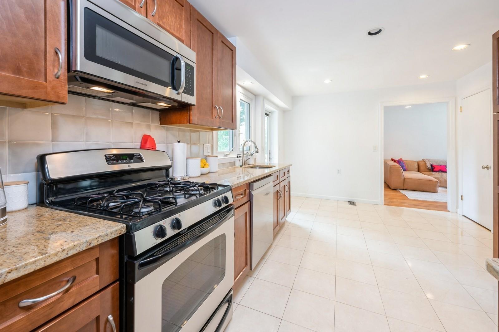 Single Family Oakland Beach  Westchester County, NY 10580, MLS-869206-8