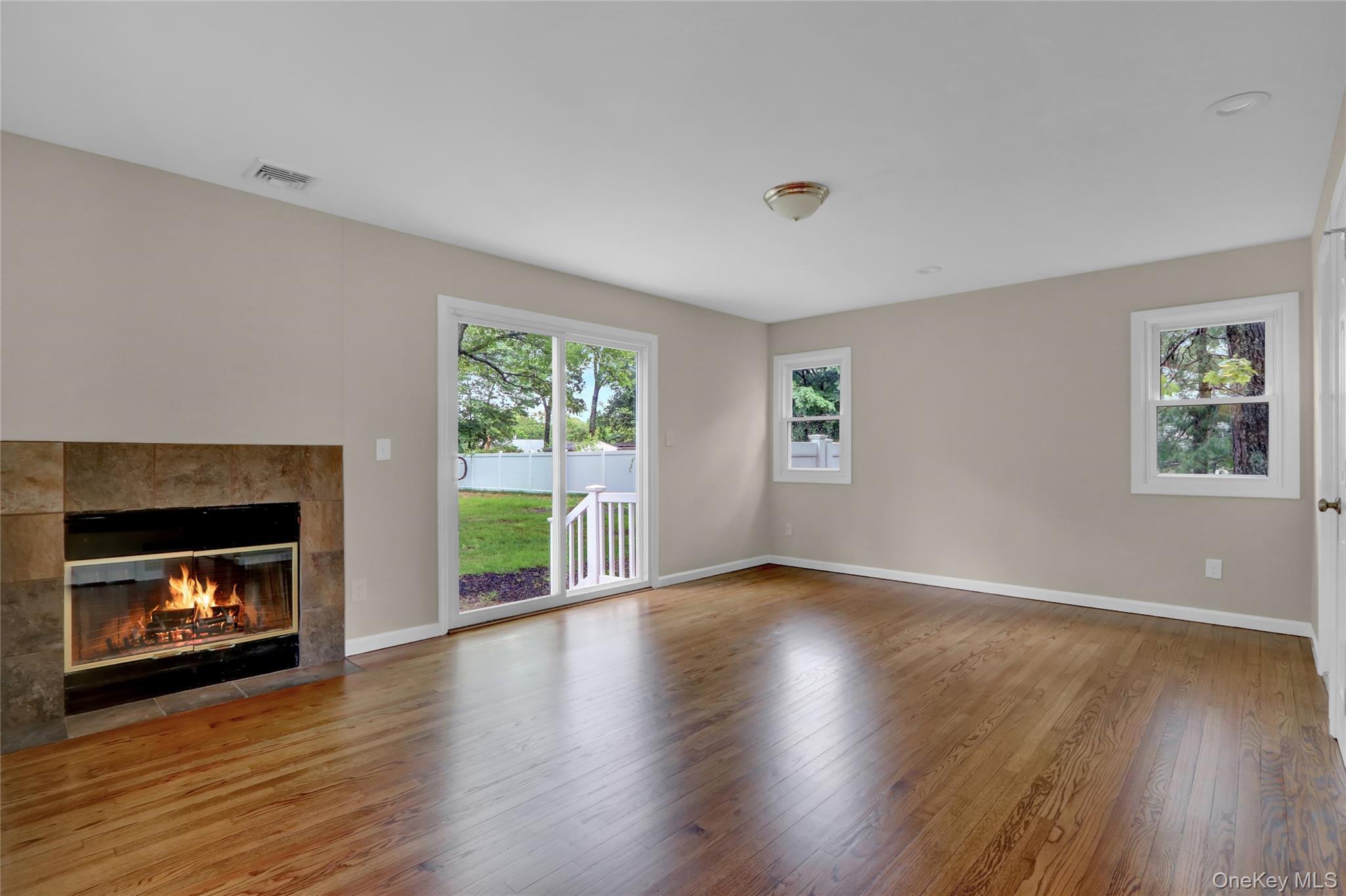 Single Family Teller  Suffolk County, NY 11727, MLS-869248-7