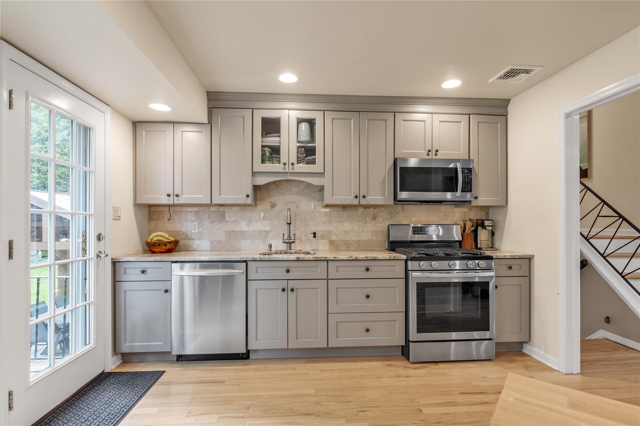 Single Family Oberlon  Suffolk County, NY 11740, MLS-869325-9