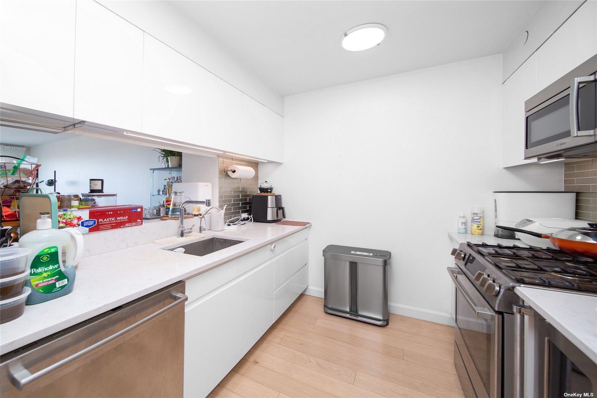 Condo 39  Queens, NY 11354, MLS-869397-10