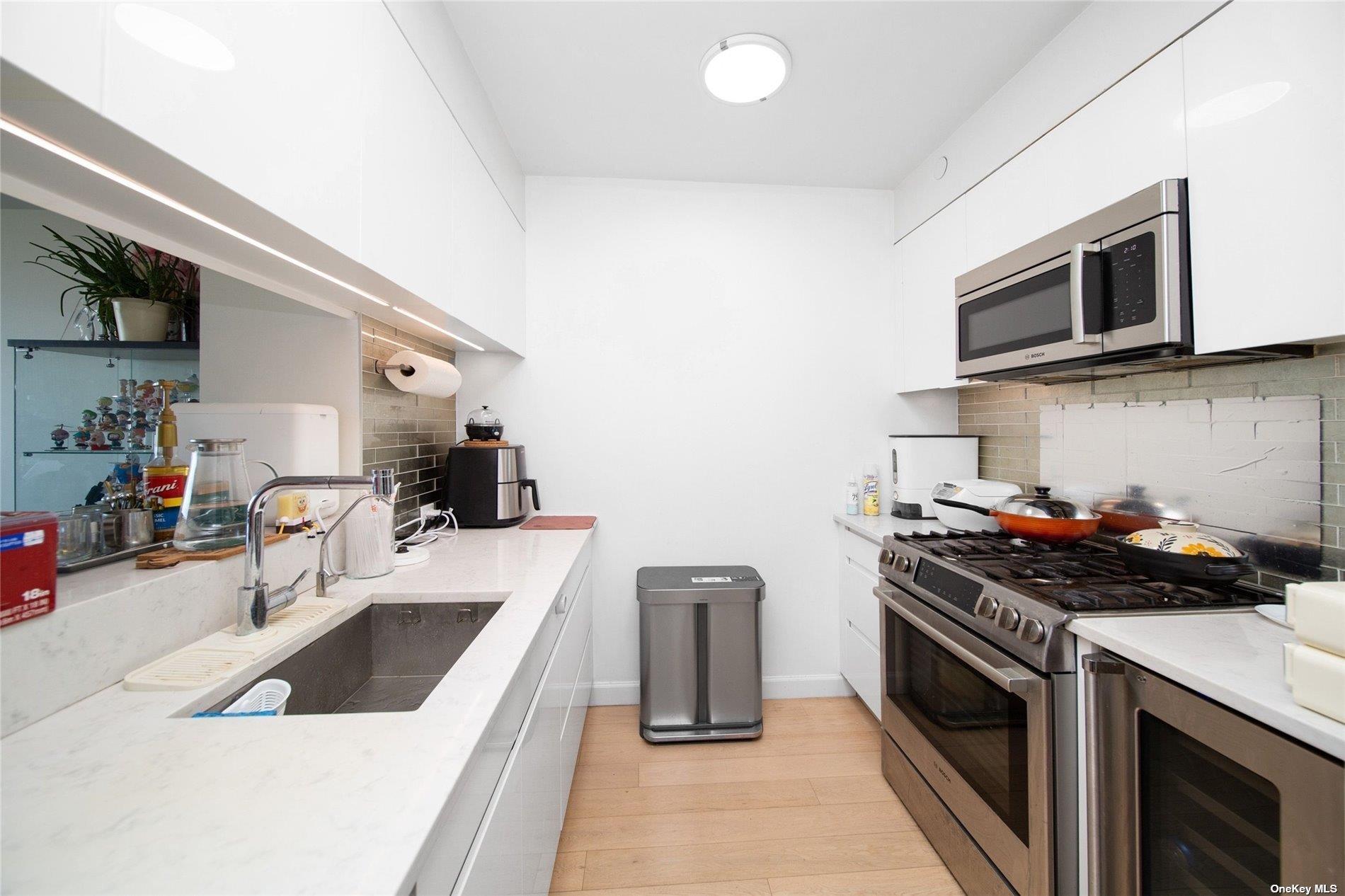 Condo 39  Queens, NY 11354, MLS-869397-9