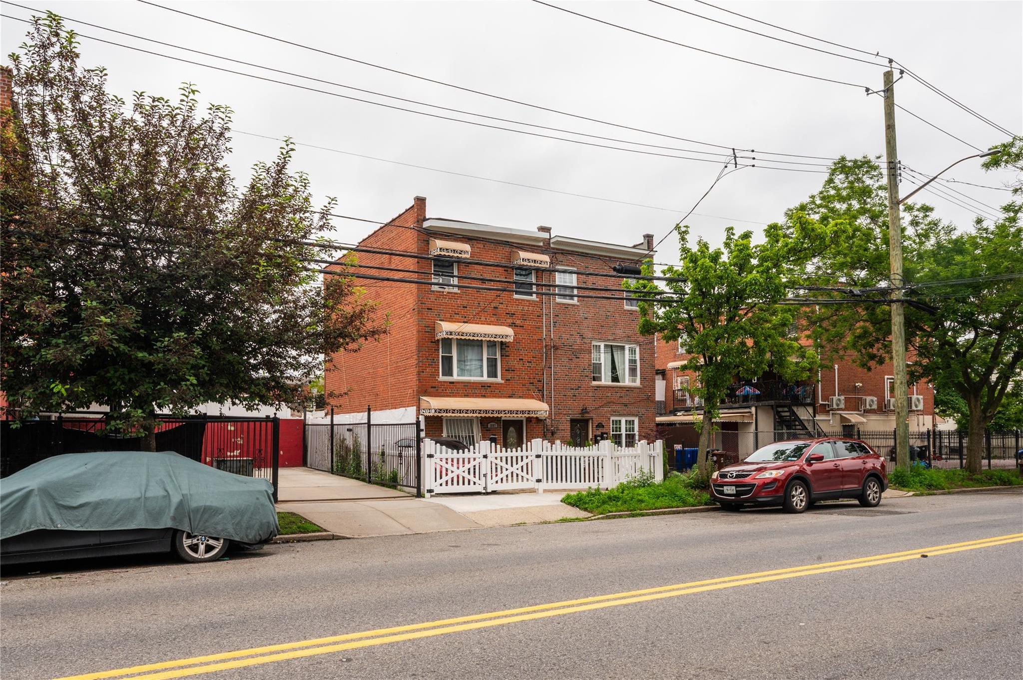Single Family Adee  Bronx, NY 10469, MLS-869539-2