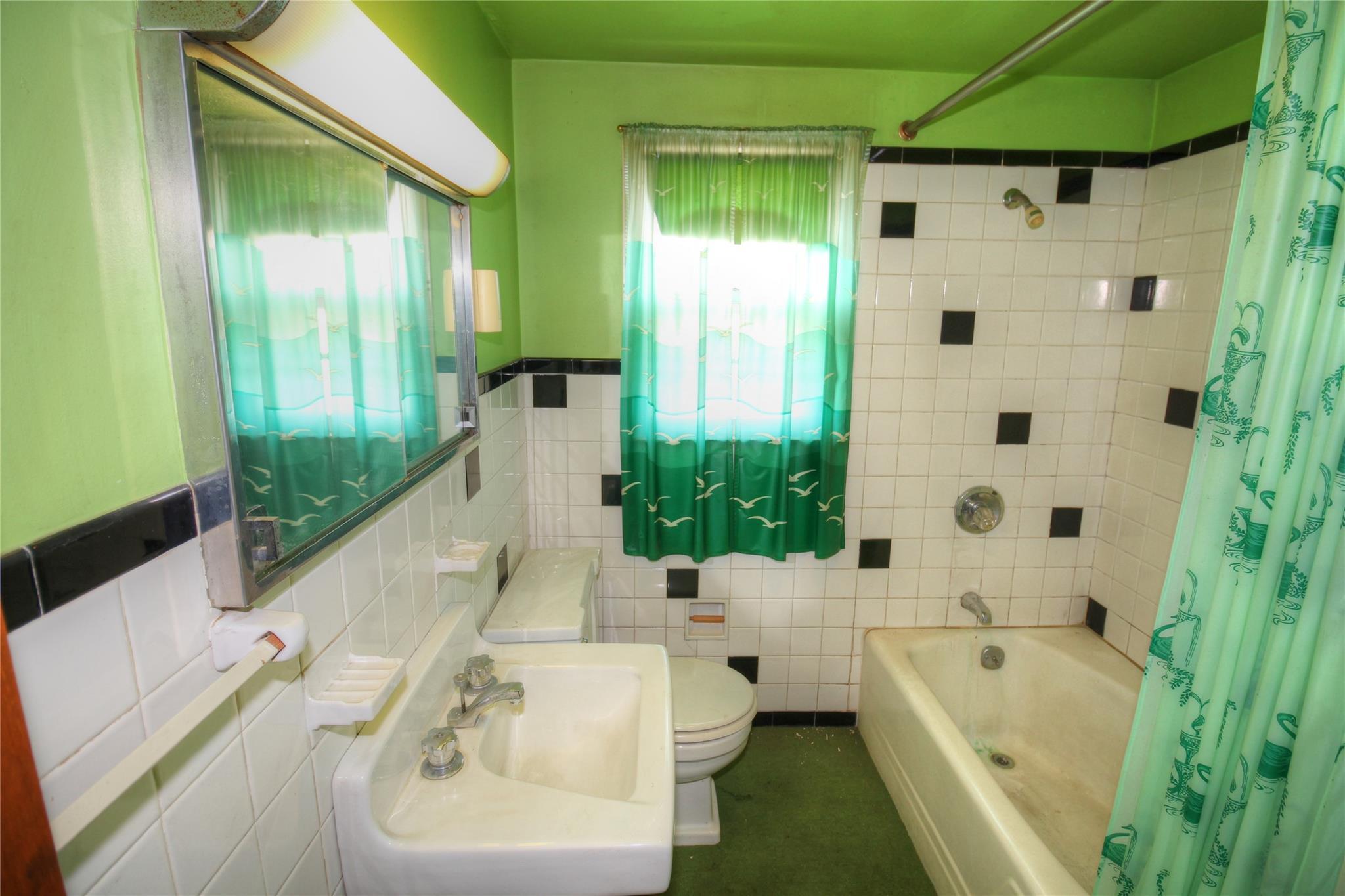 Single Family 237th  Nassau County, NY 11003, MLS-869556-15