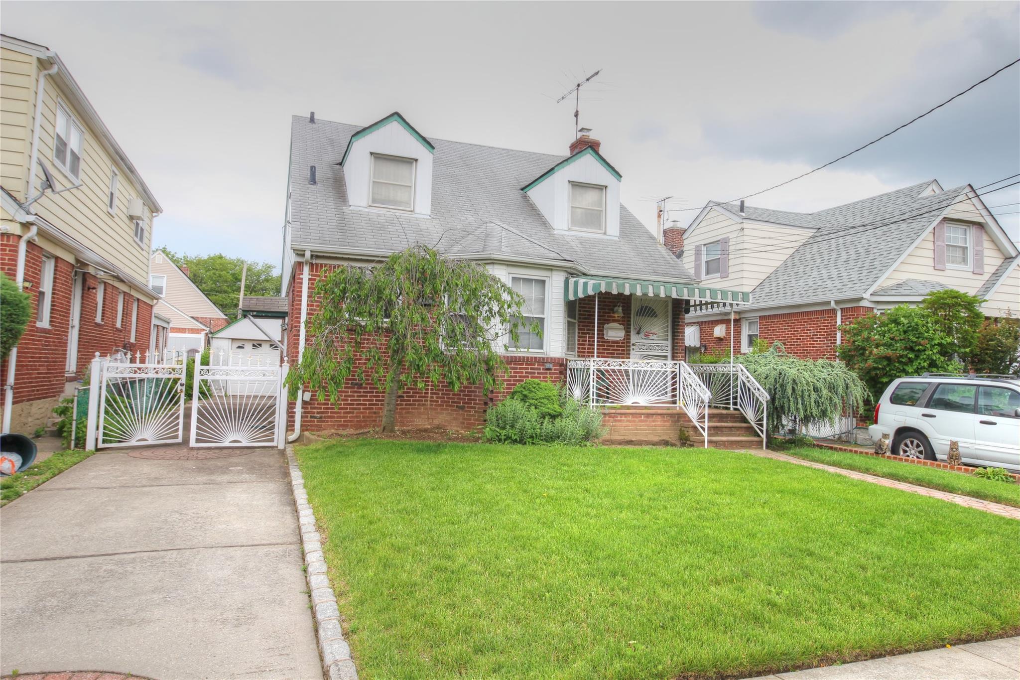 Single Family 237th  Nassau County, NY 11003, MLS-869556-2