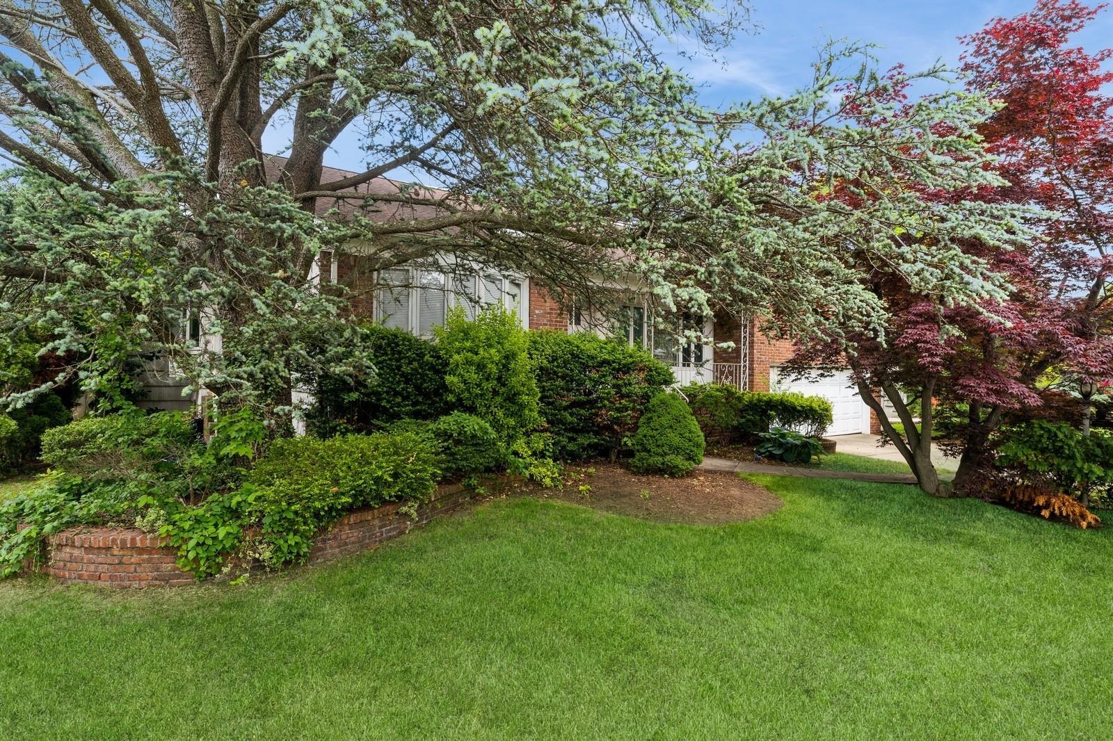 Single Family Longview  Nassau County, NY 11581, MLS-869635-3