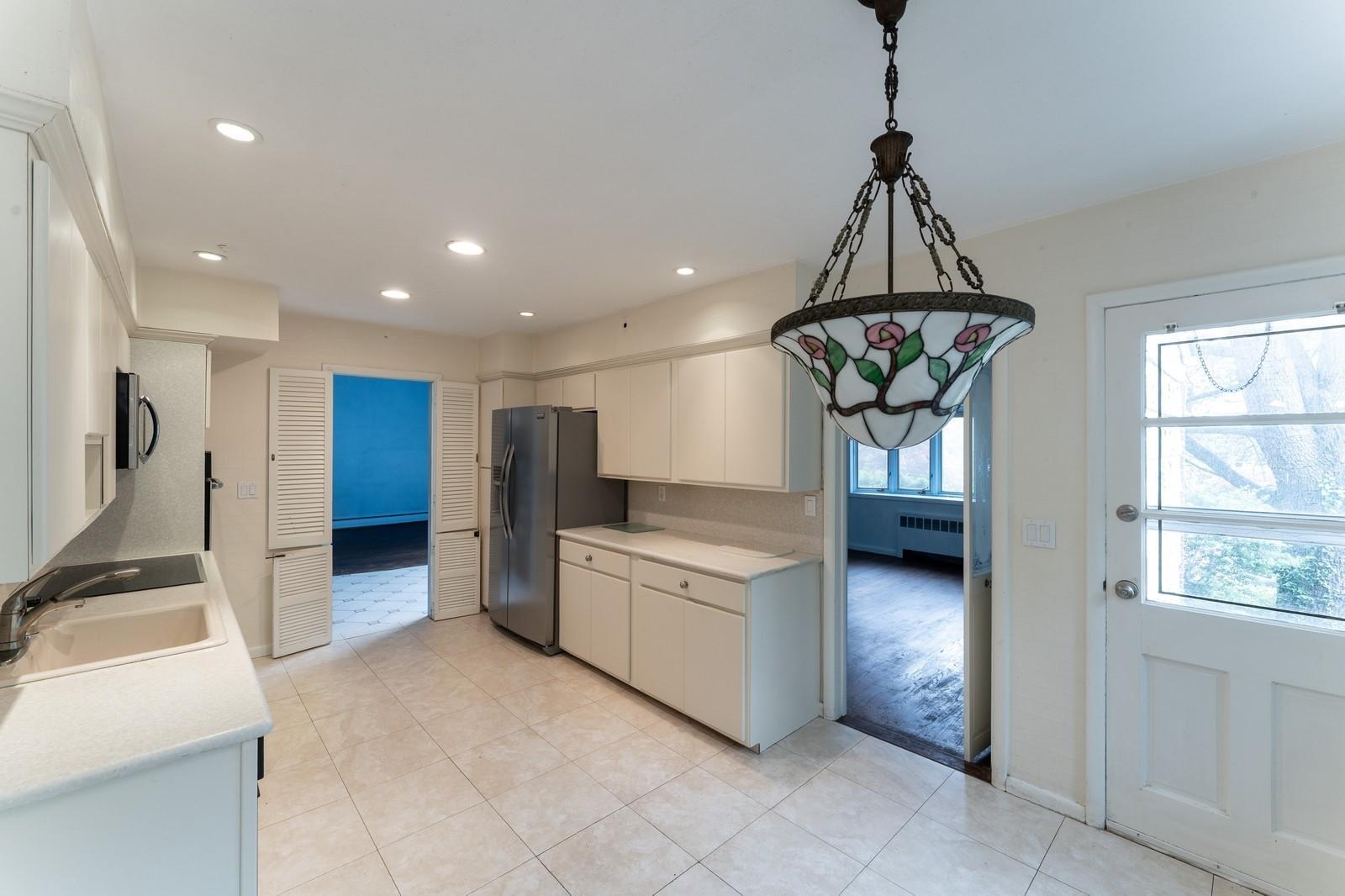 Single Family Longview  Nassau County, NY 11581, MLS-869635-9