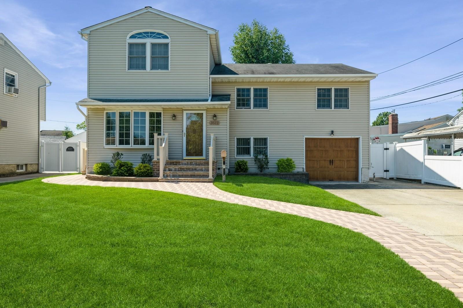 Single Family Northview  Nassau County, NY 11793, MLS-869643-2