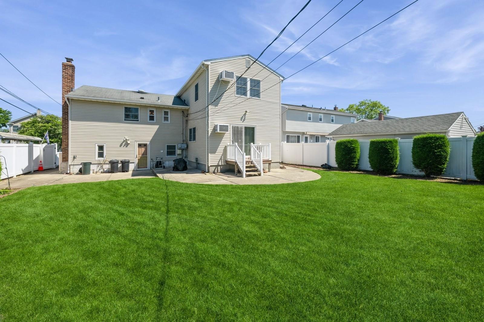 Single Family Northview  Nassau County, NY 11793, MLS-869643-24