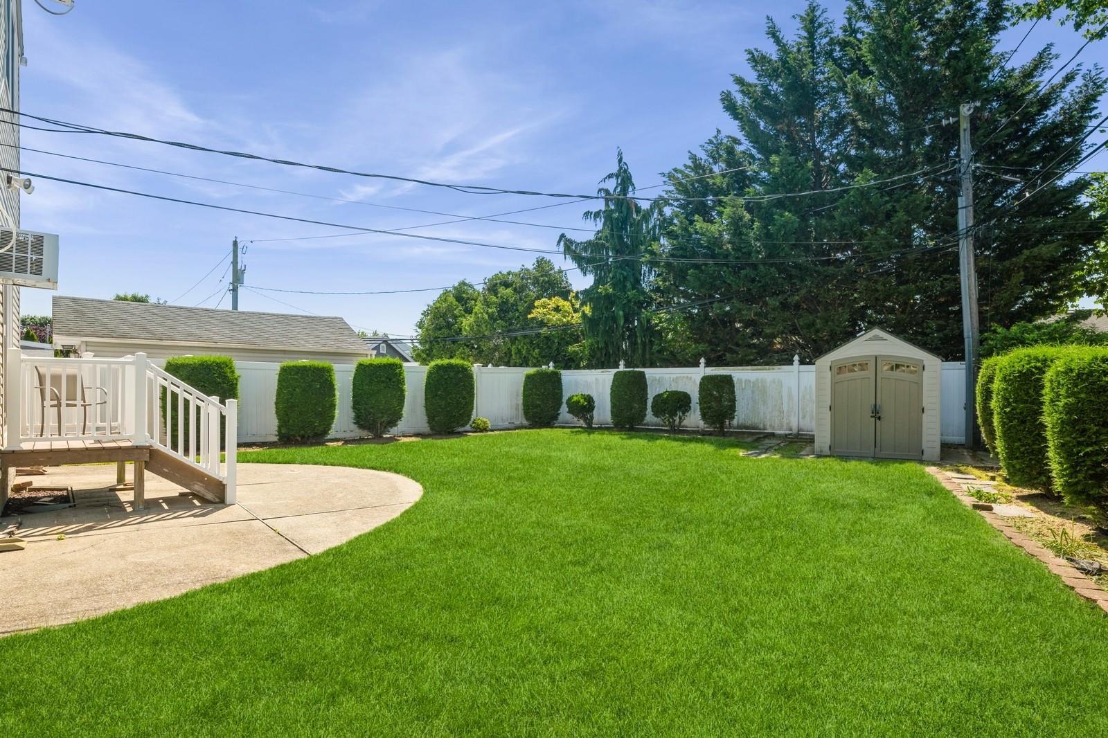 Single Family Northview  Nassau County, NY 11793, MLS-869643-25