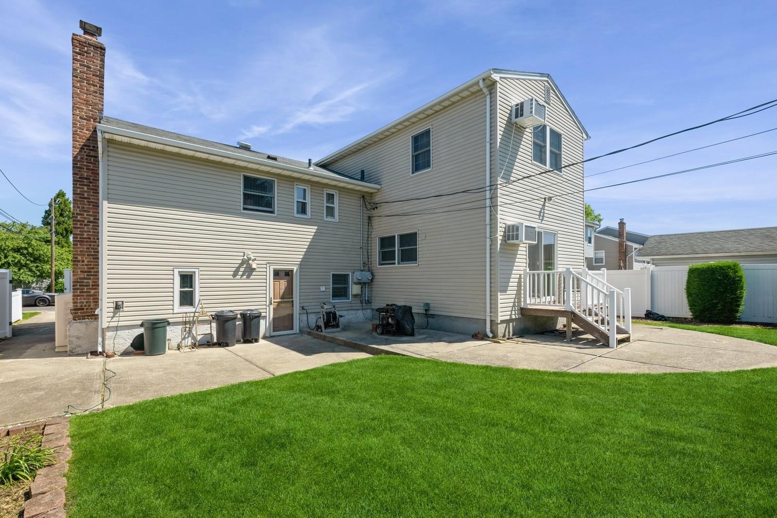 Single Family Northview  Nassau County, NY 11793, MLS-869643-26