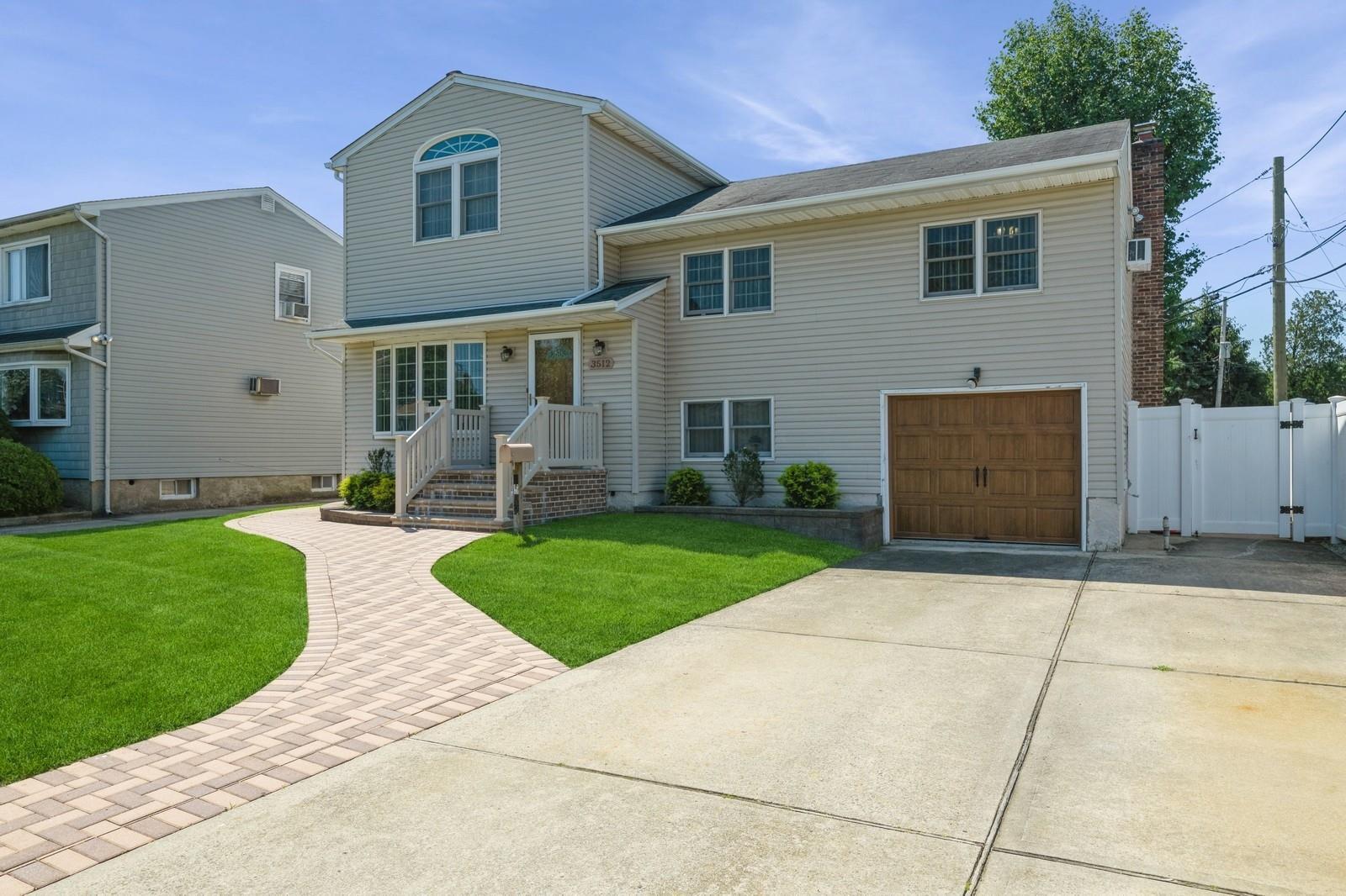 Single Family Northview  Nassau County, NY 11793, MLS-869643-3