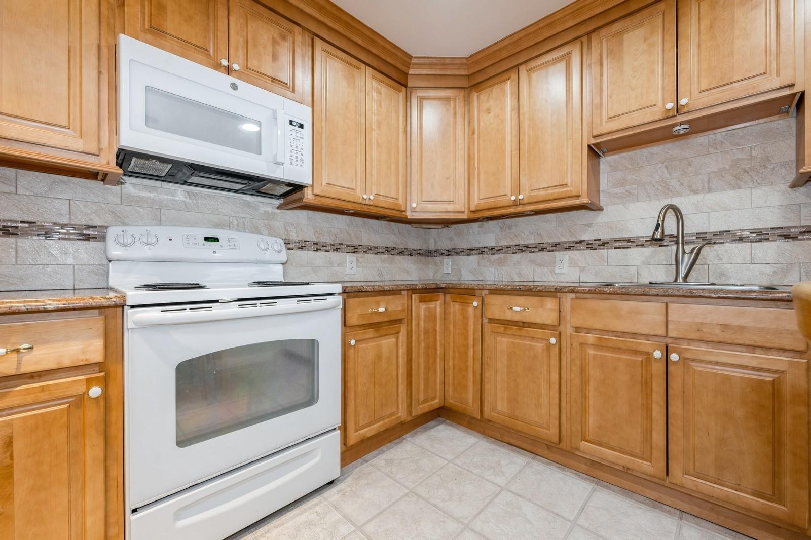 Single Family Northview  Nassau County, NY 11793, MLS-869643-8