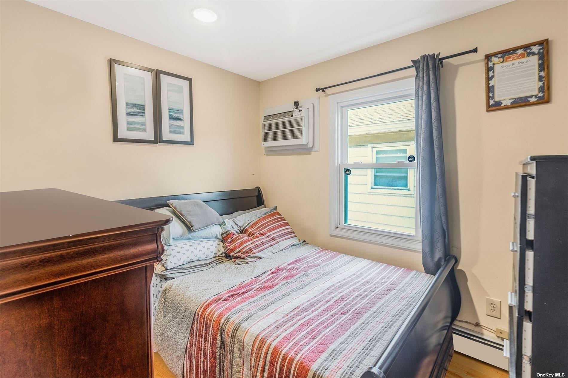Single Family Edgewood  Queens, NY 11413, MLS-869687-10