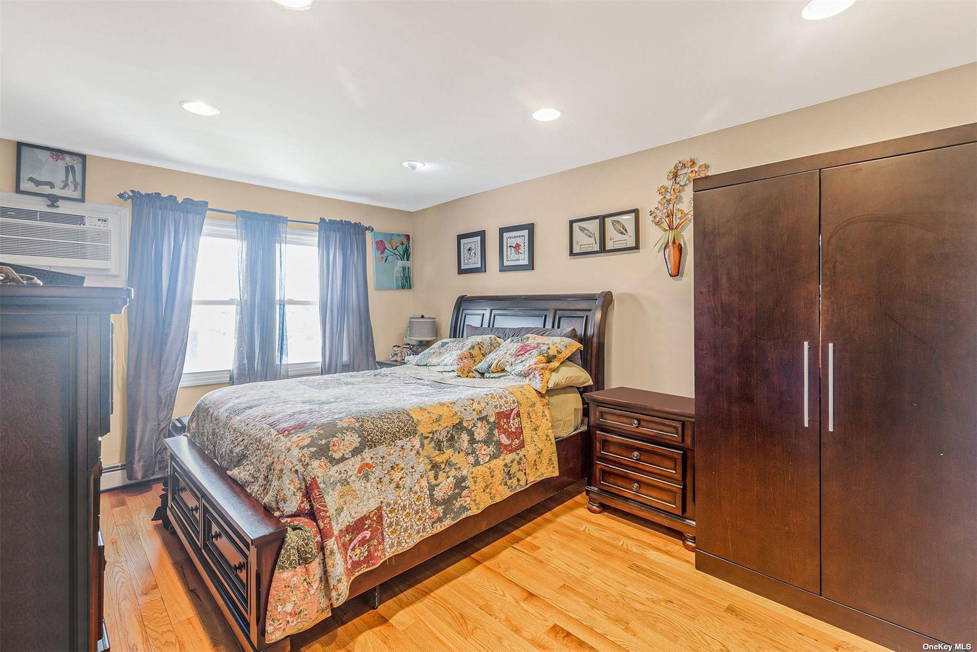 Single Family Edgewood  Queens, NY 11413, MLS-869687-4
