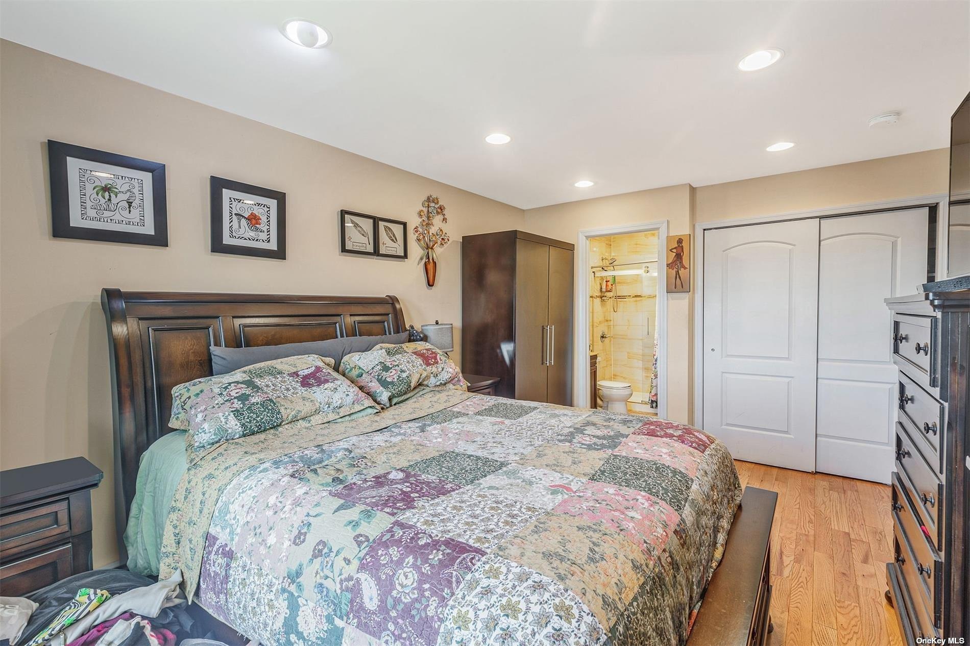 Single Family Edgewood  Queens, NY 11413, MLS-869687-7