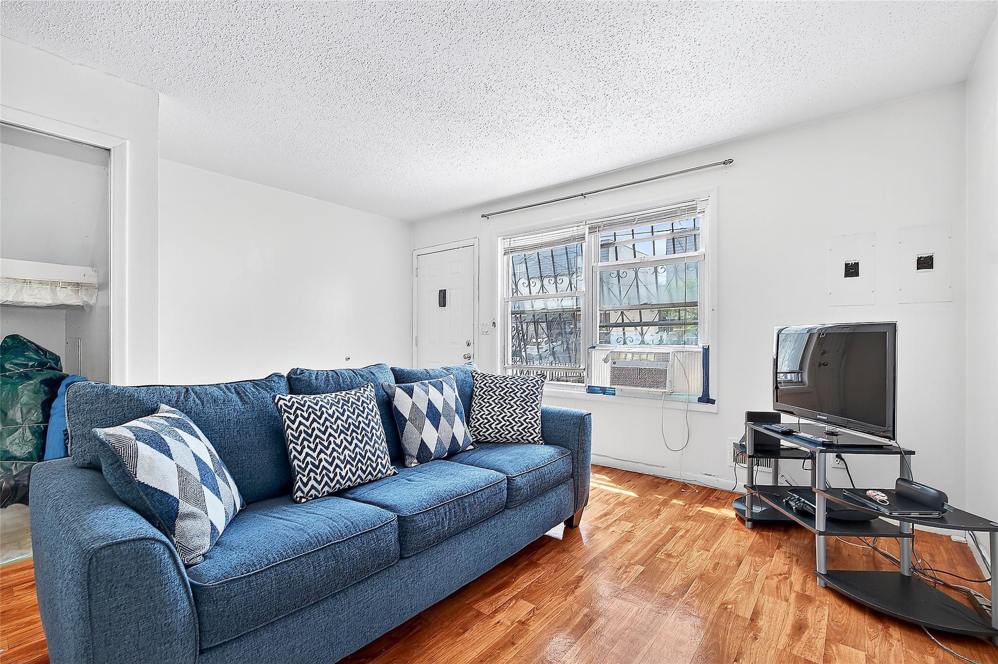 Single Family Caesar  Bronx, NY 10473, MLS-869715-2