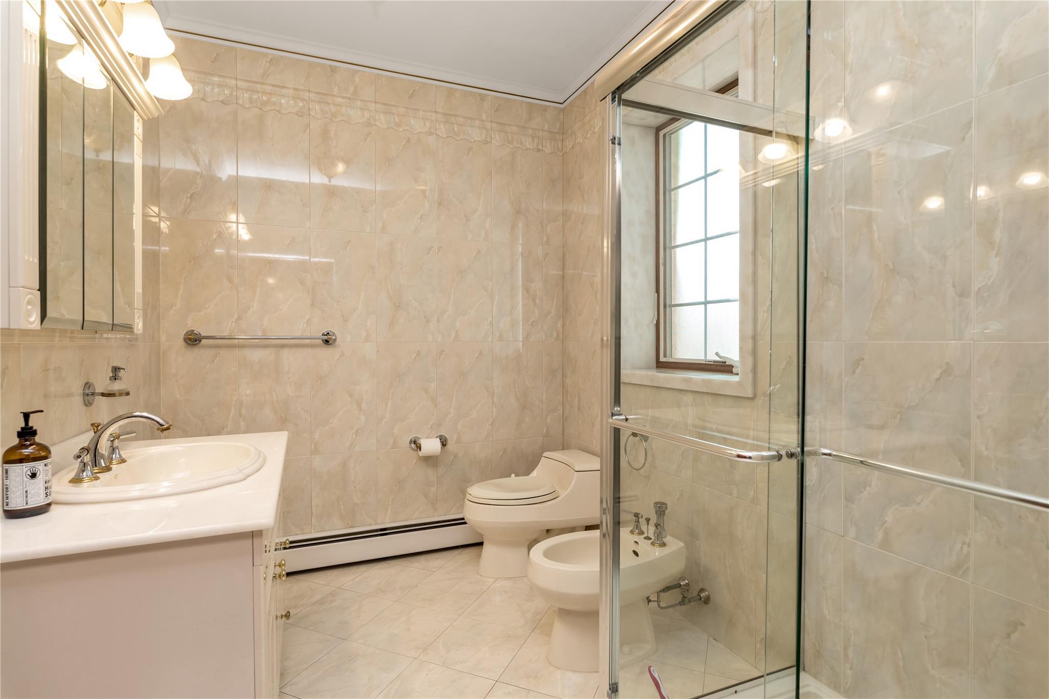 Single Family Kearney  Bronx, NY 10465, MLS-869733-7