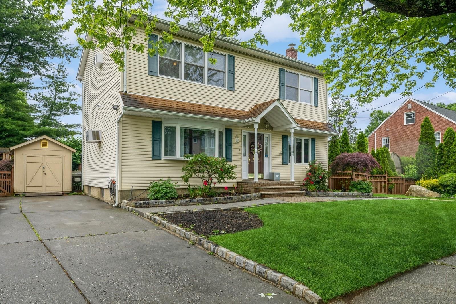 Single Family Miles  Nassau County, NY 11507, MLS-869770-2
