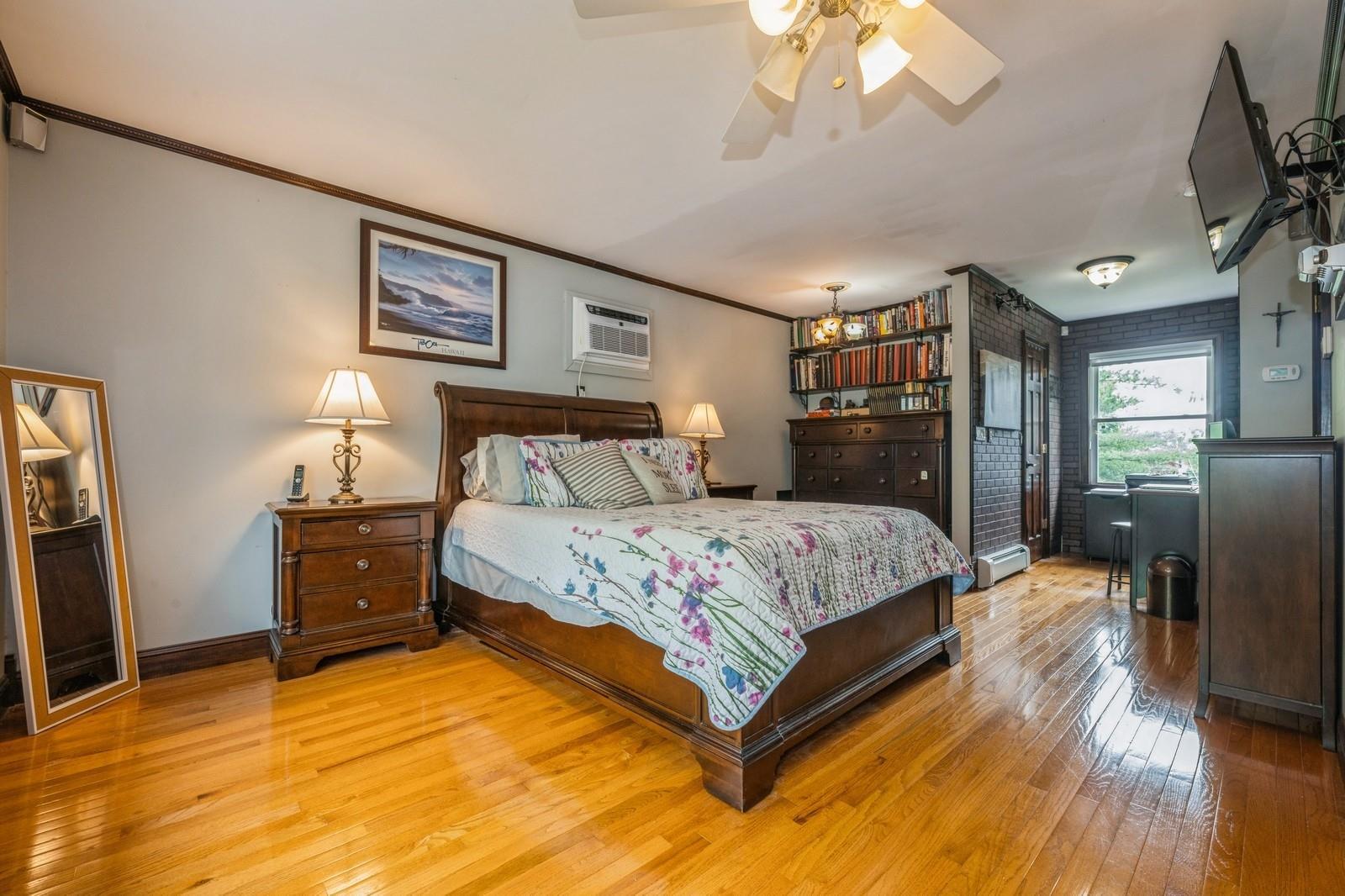 Single Family Miles  Nassau County, NY 11507, MLS-869770-22