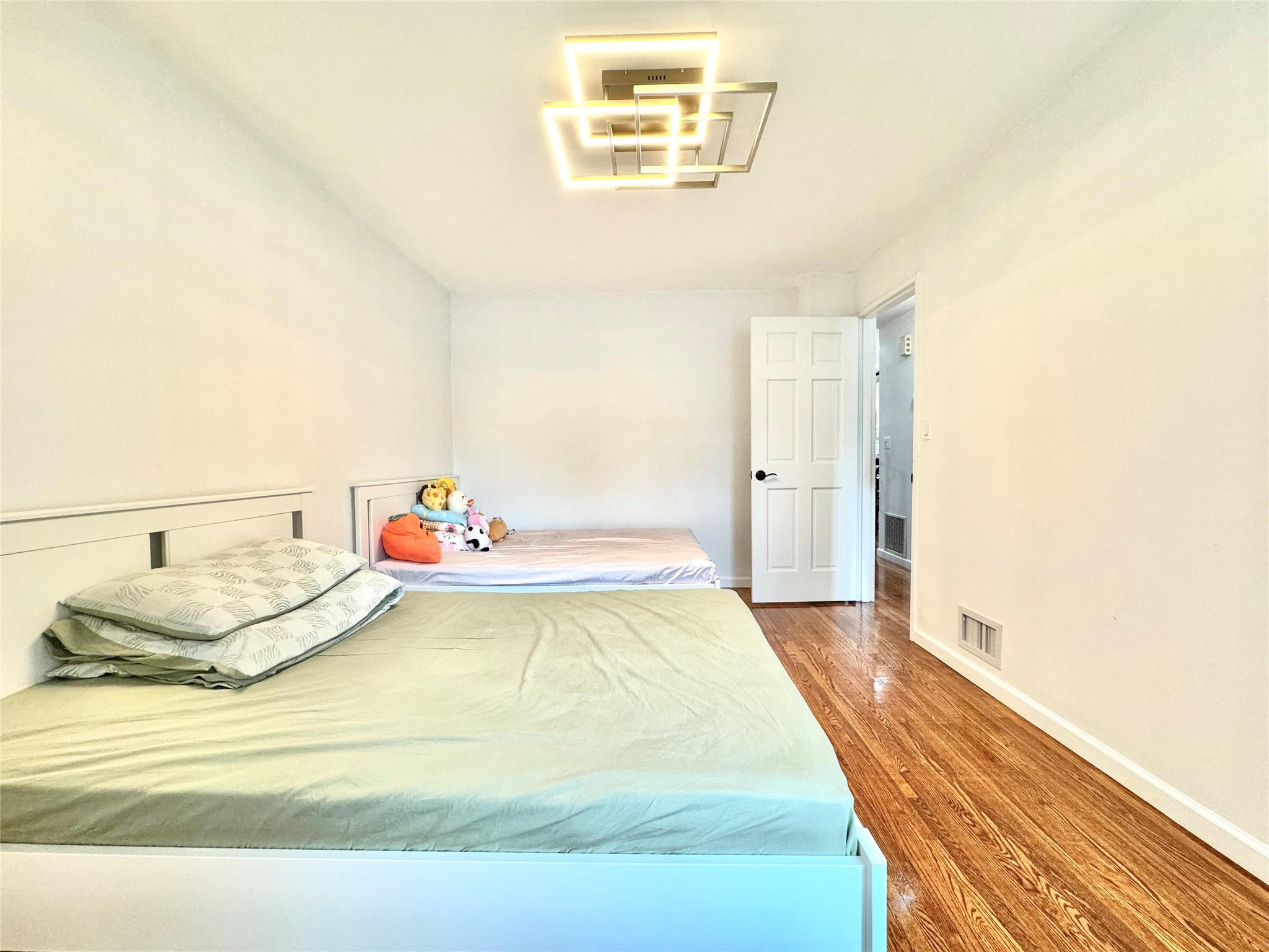 Single Family 45th  Queens, NY 11361, MLS-871876-7