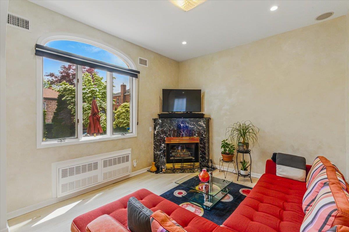 Single Family 14th  Queens, NY 11357, MLS-871877-10