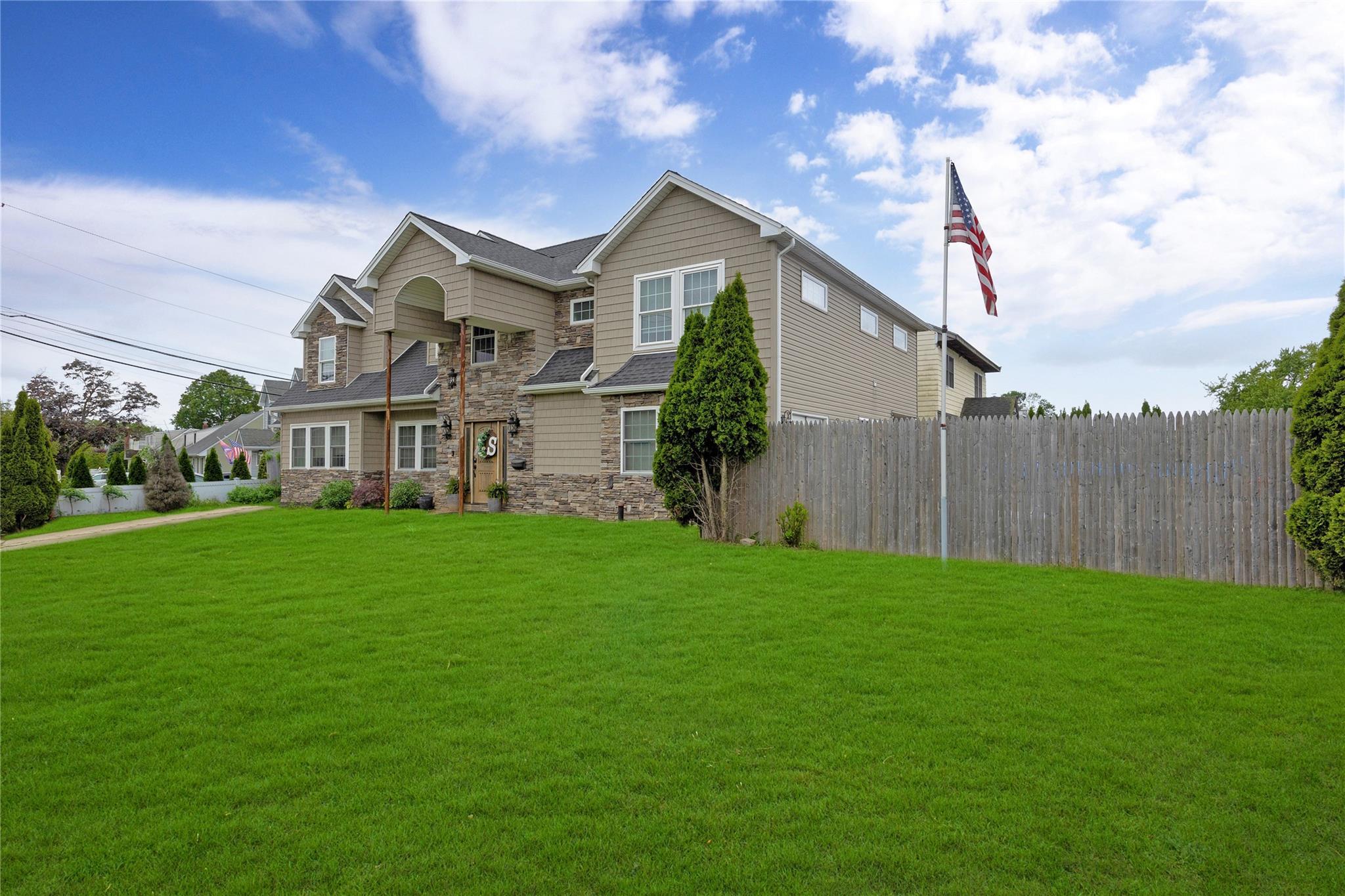 Single Family Little Neck  Nassau County, NY 11710, MLS-871899-2