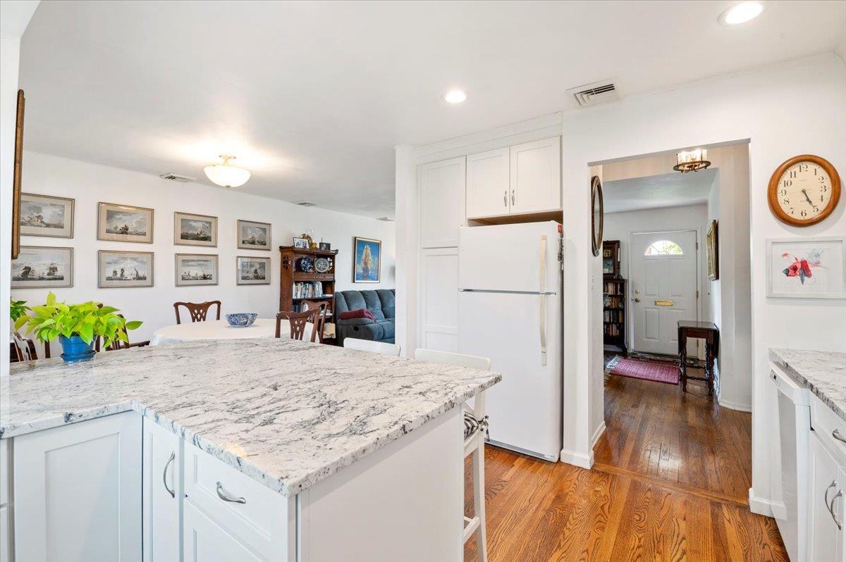 Single Family Knoll  Nassau County, NY 11753, MLS-871900-11