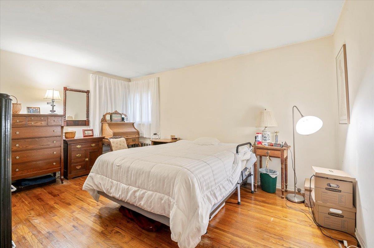 Single Family Knoll  Nassau County, NY 11753, MLS-871900-15