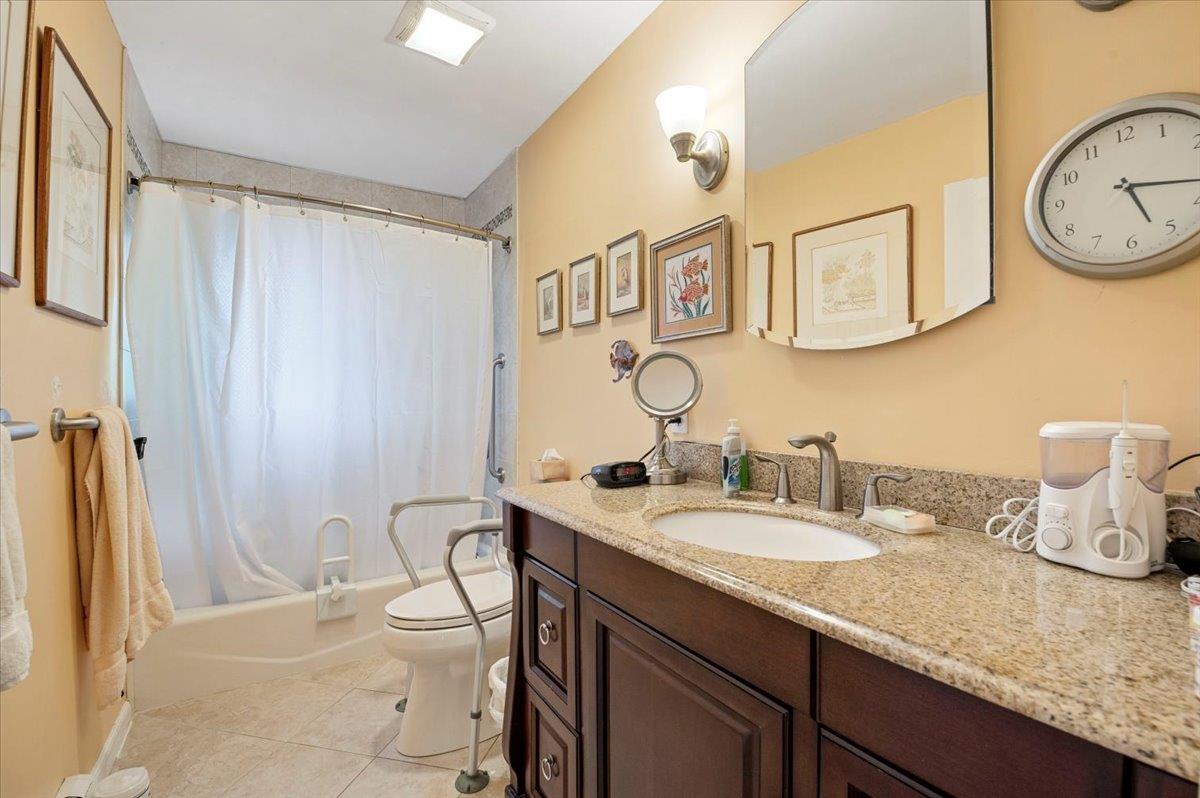 Single Family Knoll  Nassau County, NY 11753, MLS-871900-16