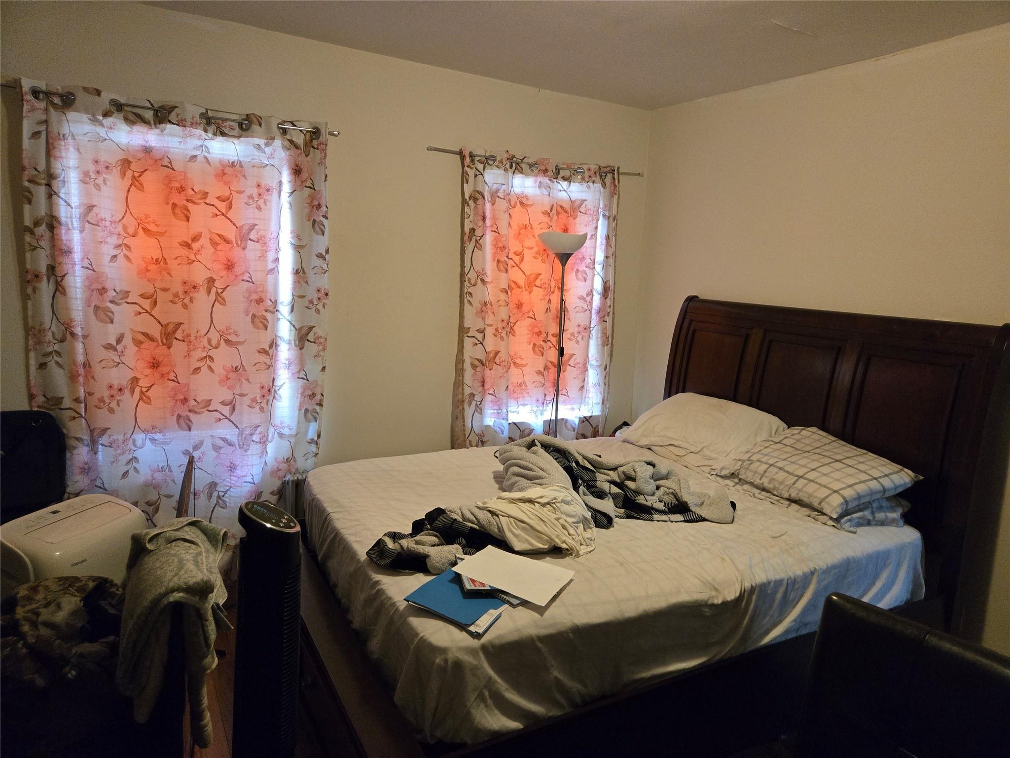 Single Family 218th  Bronx, NY 10467, MLS-871940-10
