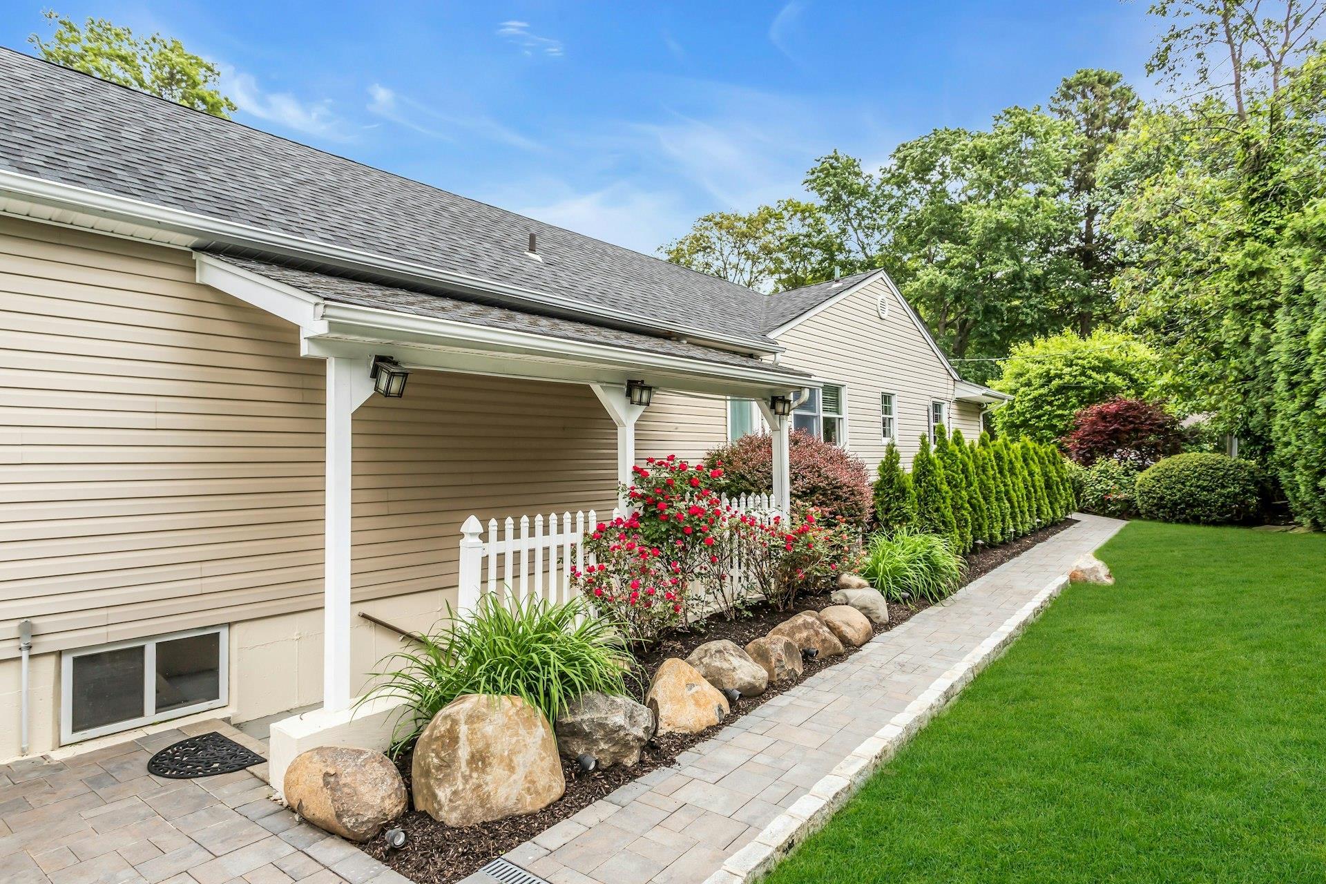 Single Family Buttonwood  Suffolk County, NY 11746, MLS-871979-37