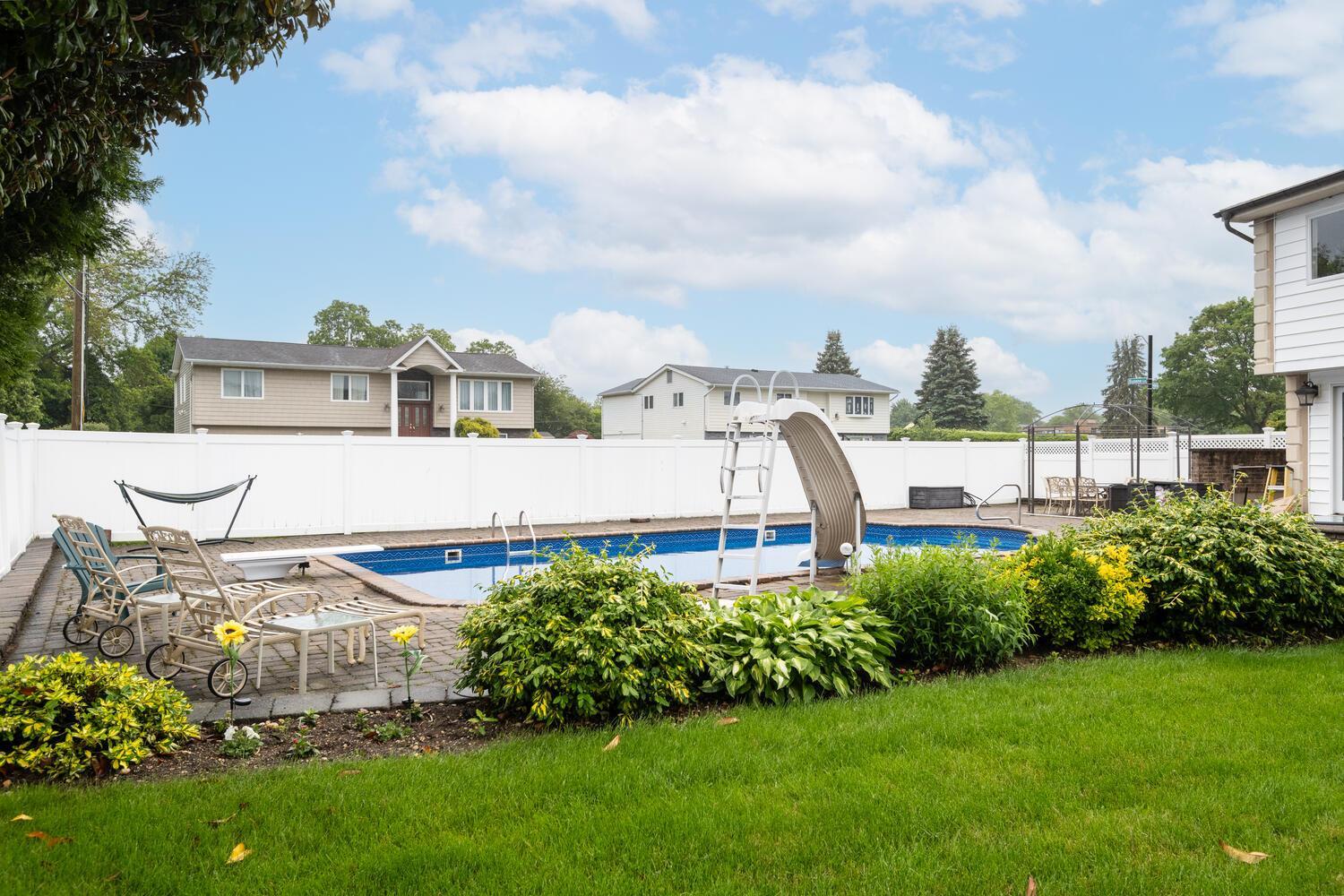 Single Family Suzanne  Nassau County, NY 11714, MLS-871998-22