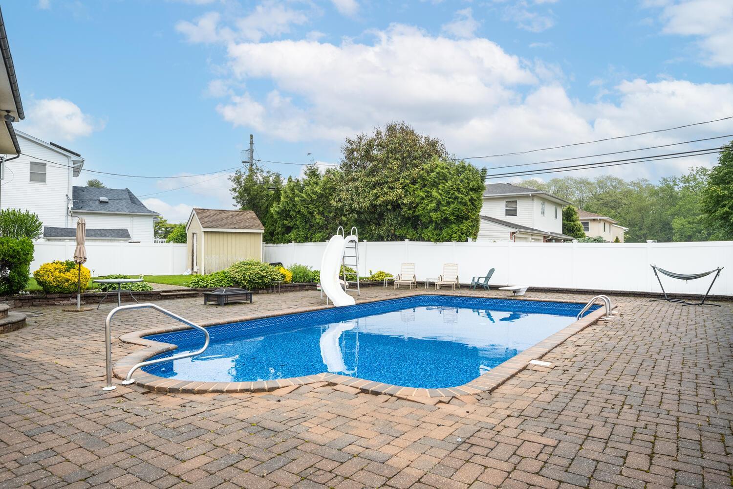 Single Family Suzanne  Nassau County, NY 11714, MLS-871998-24