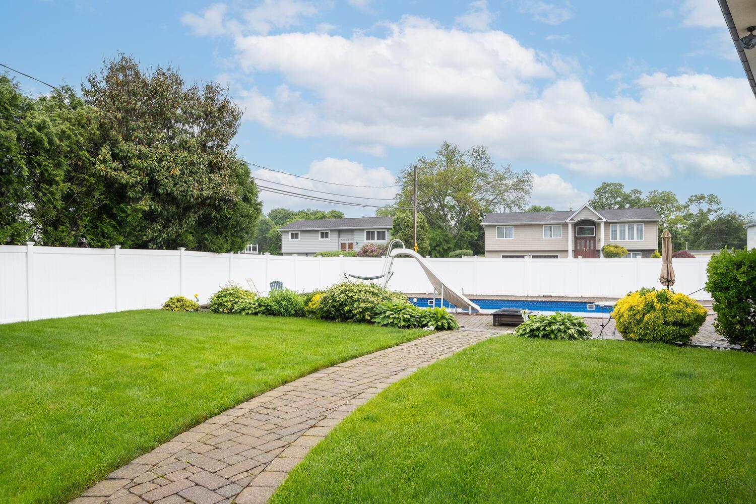 Single Family Suzanne  Nassau County, NY 11714, MLS-871998-27