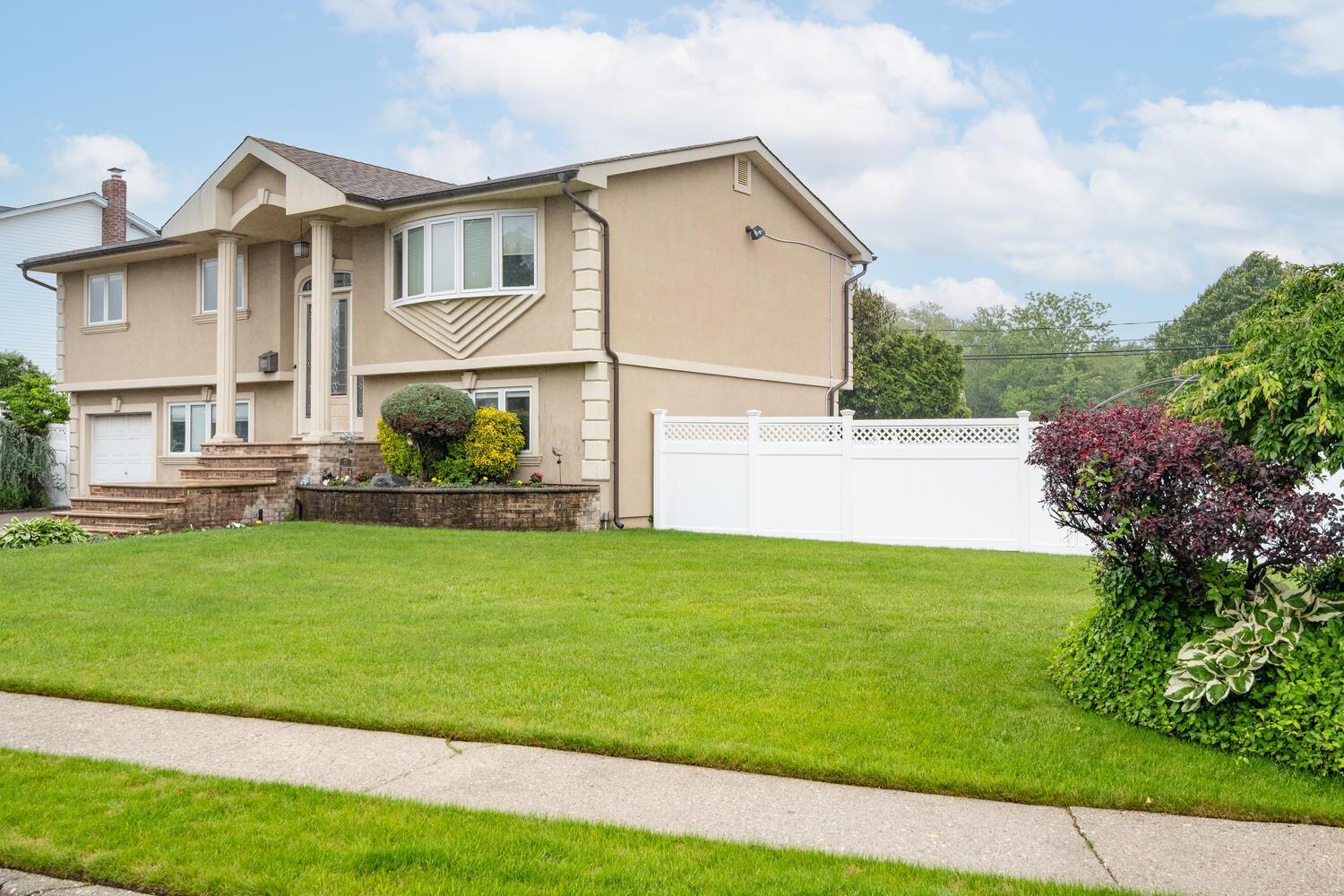 Single Family Suzanne  Nassau County, NY 11714, MLS-871998-3