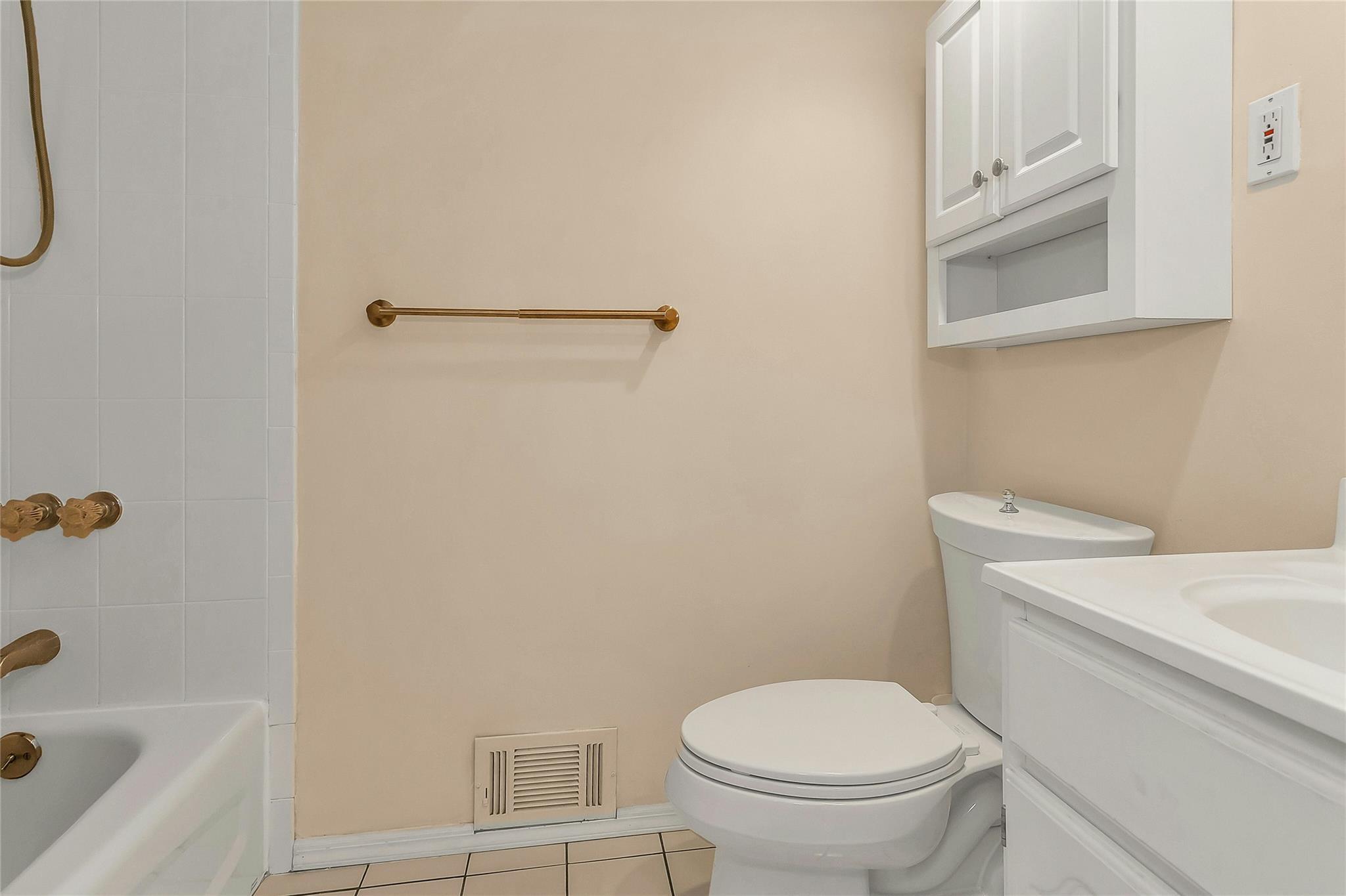 Single Family Abbey  Suffolk County, NY 11733, MLS-872010-30