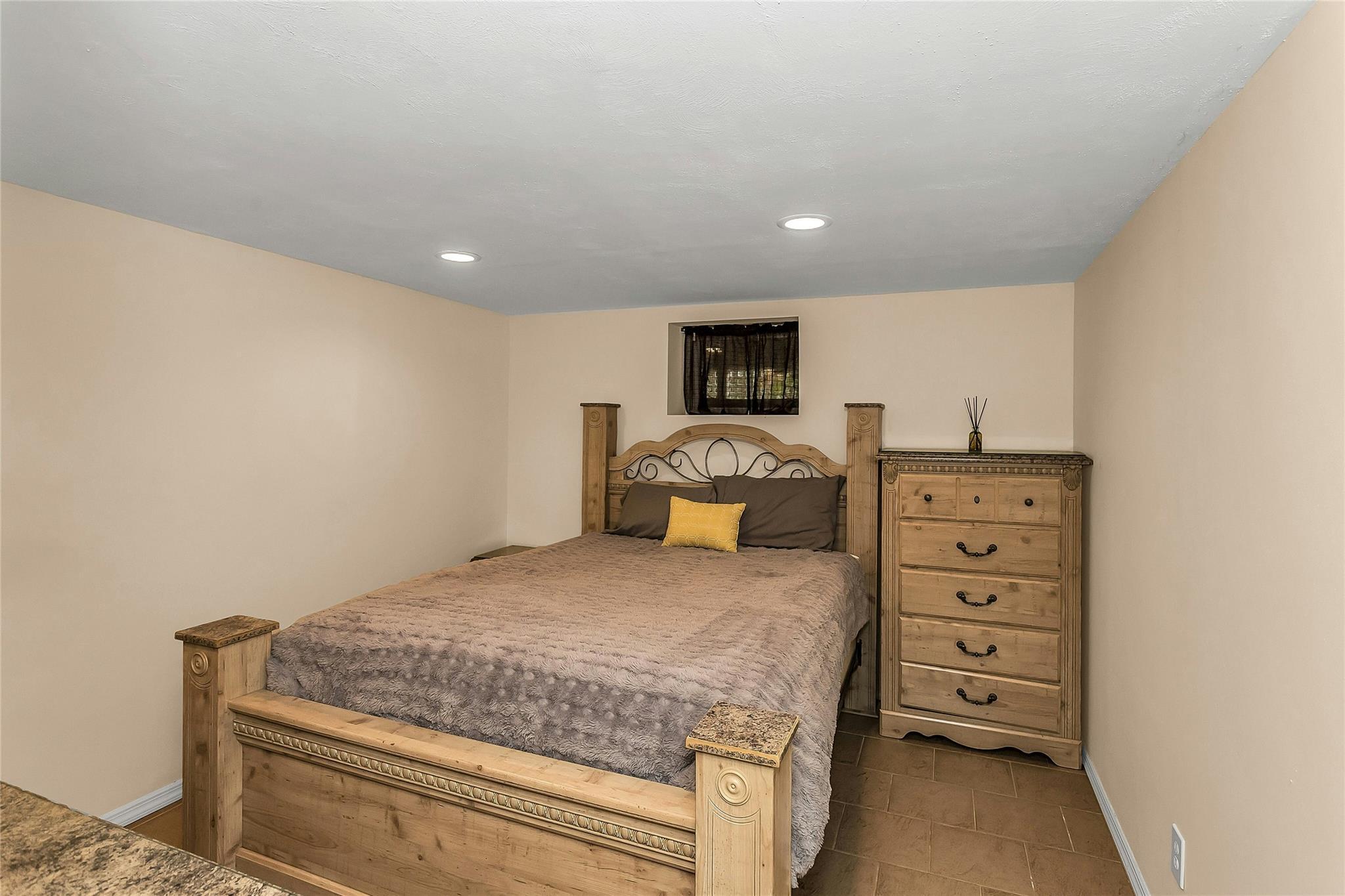 Single Family Abbey  Suffolk County, NY 11733, MLS-872010-33