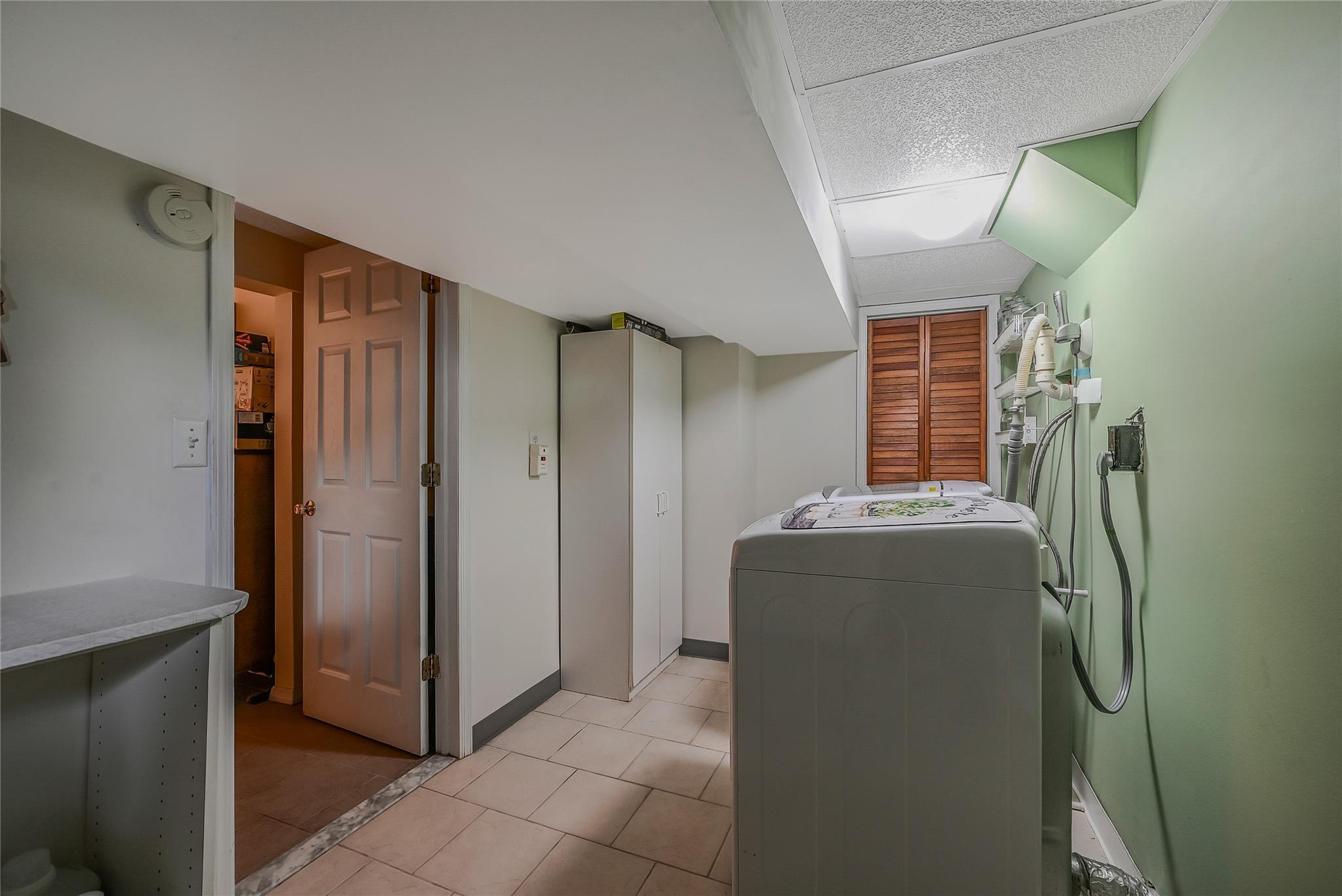 Single Family Abbey  Suffolk County, NY 11733, MLS-872010-34