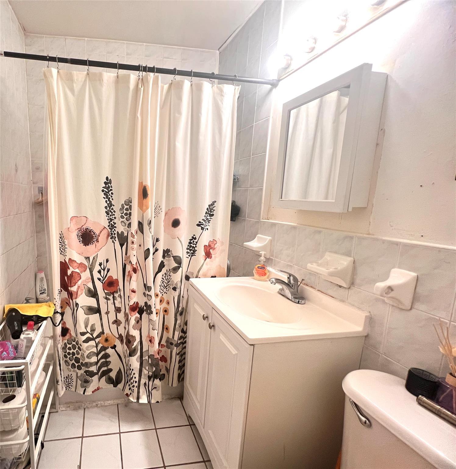 Single Family Case  Queens, NY 11373, MLS-872064-8